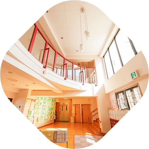 広い玄関ピロティー