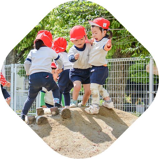 園庭から三島公園におでかけ